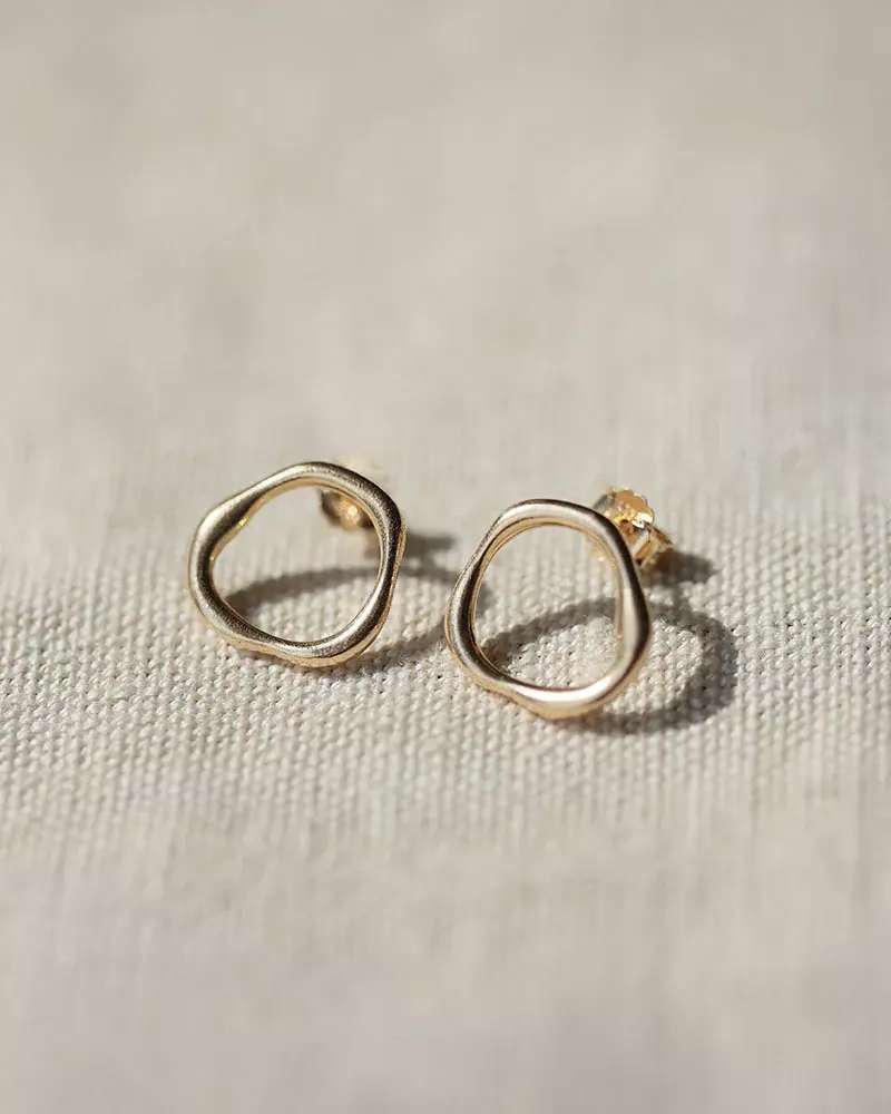 Pikfine Elva Organisch geformter Ohrstecker vergoldetes Silber